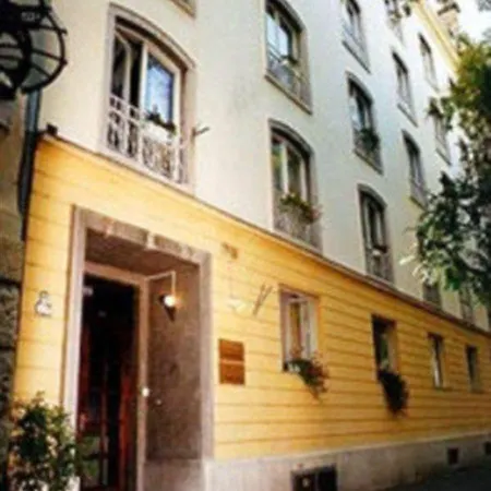Mini-hôtel Radio 3*